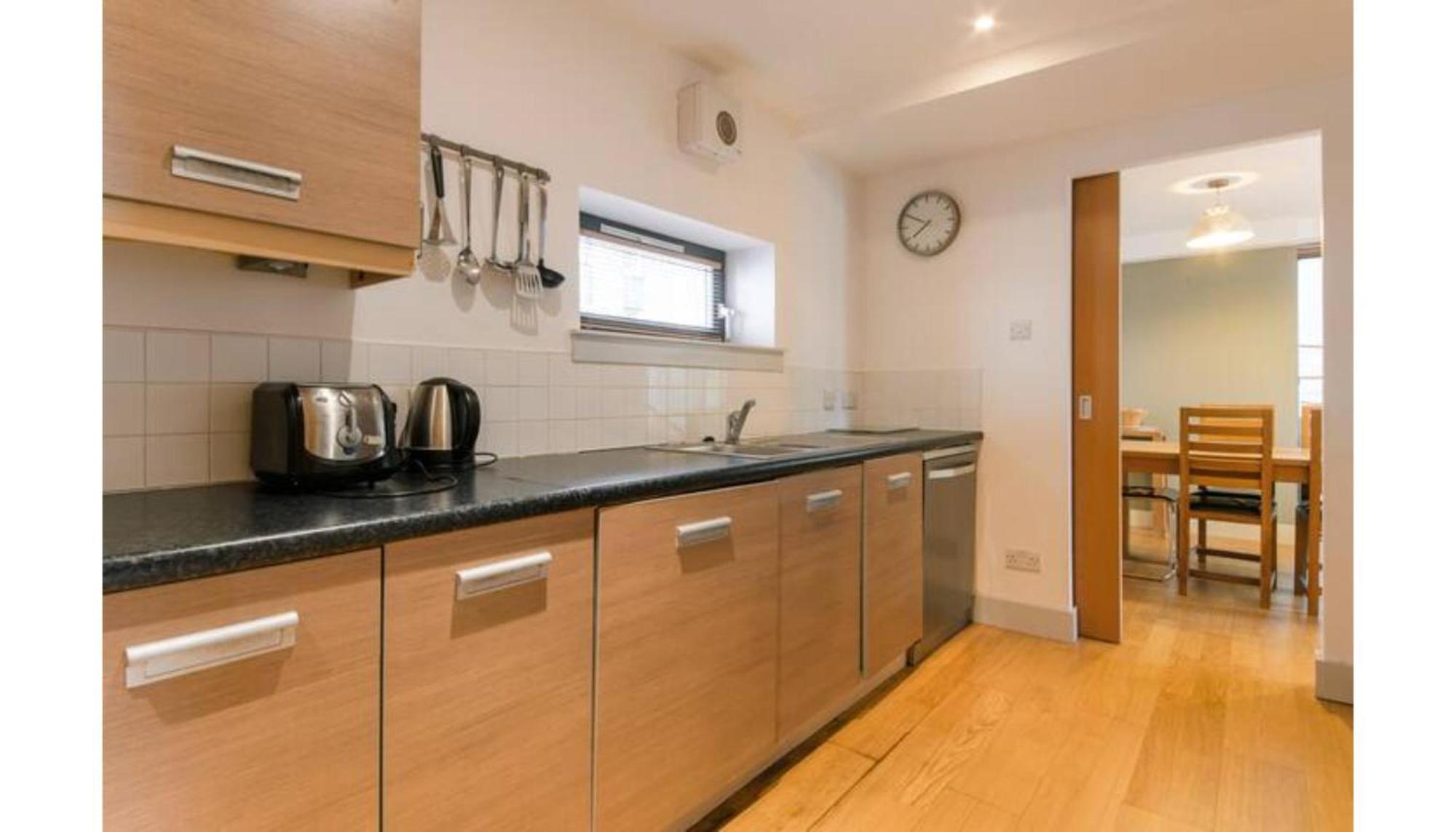 Apartamento Modern Flat In The Middle Of Old Town Edimburgo Exterior foto